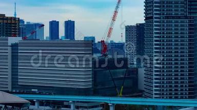 东京大厦附近正在施工的起重机安装时间